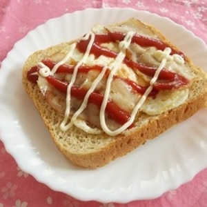 豪快！目玉焼きとカリカリベーコンのトースト☆